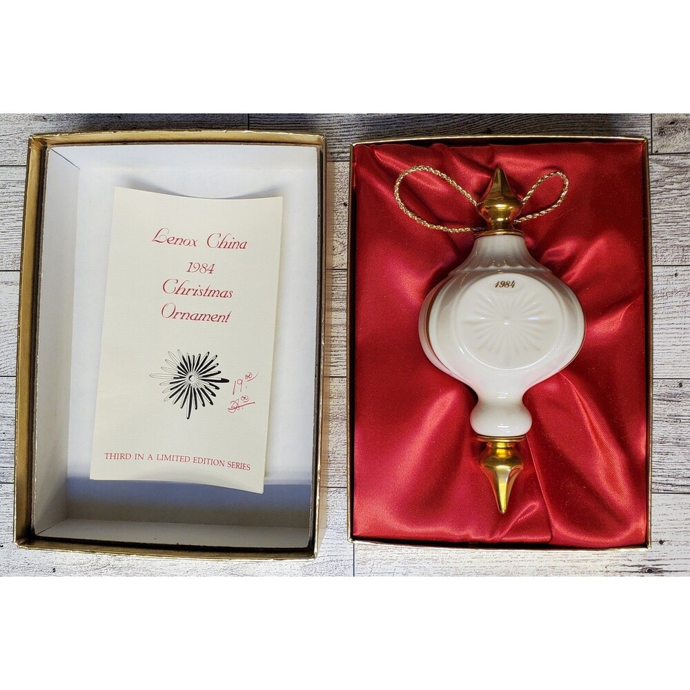 Vintage Lenox China 1984 Annual Porcelain 24K Gold Trimmed Starburst Ornament